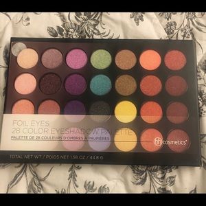 Bh cosmetics: Foil eyes 28 color eyeshadow palette